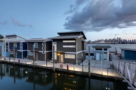 16 415 West Esplanade, North Vancouver