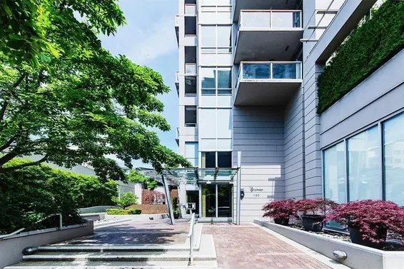 301 120 West 16th Street, North Vancouver