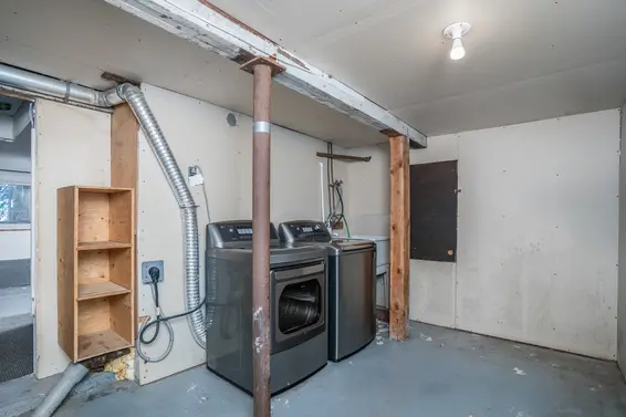 Basement/laundry room - 4555 Mountain Highway, North Vancouver  