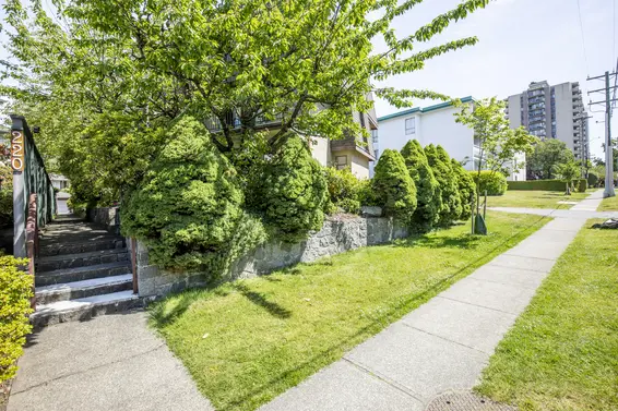 2 220 West 16th Street, North Vancouver For Sale - image 33