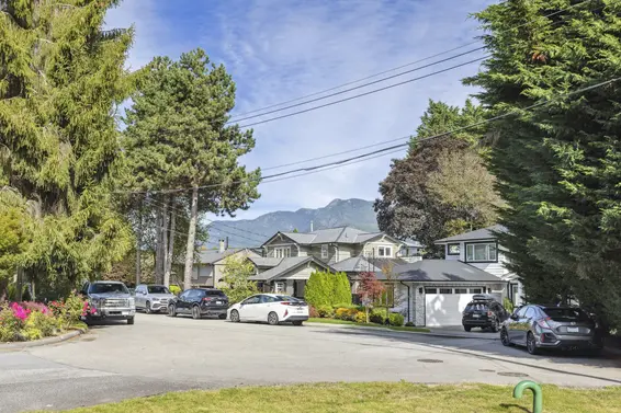 2273 Hazellynn Place, North Vancouver For Sale - image 33