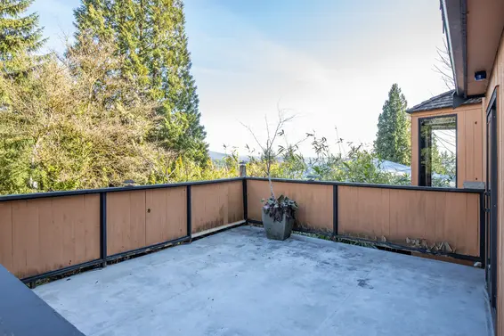 Deck - 4555 Mountain Highway, North Vancouver  
