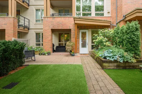 112 2601 Whiteley Court, North Vancouver