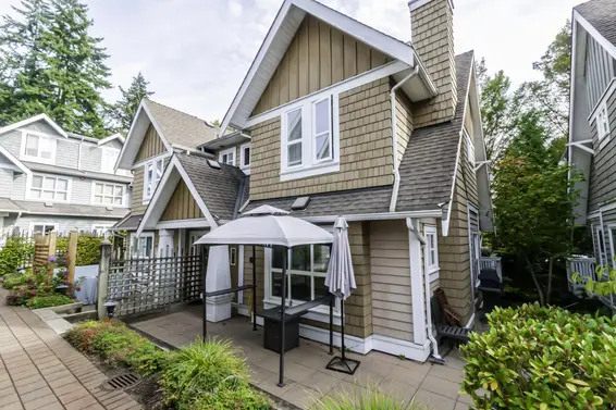 33 2688 Mountain Highway, North Vancouver