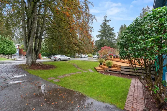 1129 West 24 Street, North Vancouver For Sale - image 3