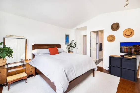 303 1528 Bowser Avenue, North Vancouver