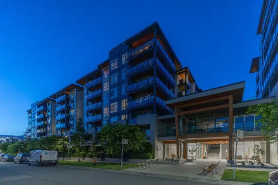 TH5 128 East 8th Street, North Vancouver