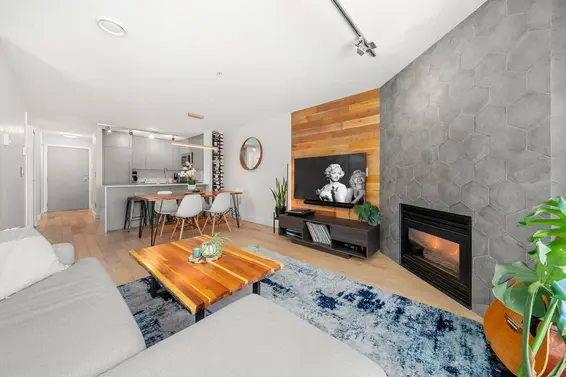 404 124 West 3rd Street, North Vancouver