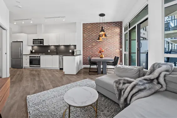 305 105 West 2nd Street, North Vancouver