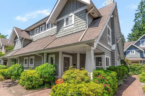 32 2688 Mountain Highway, North Vancouver