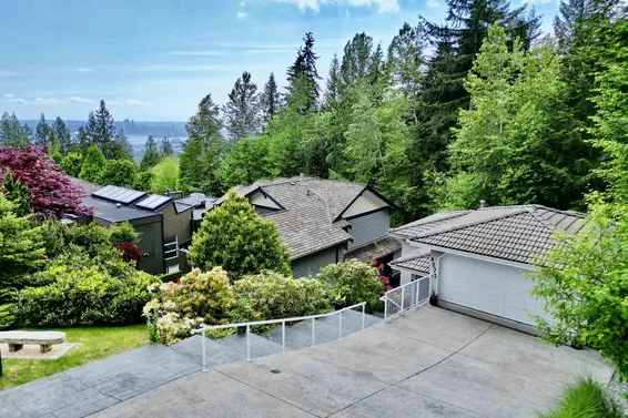 4275 St. Pauls Avenue, North Vancouver For Sale - image 3