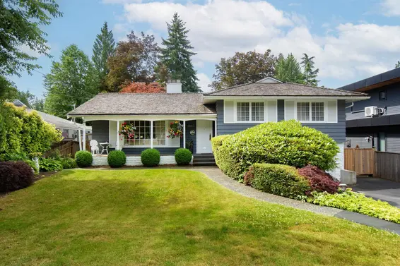 1057 Montroyal Boulevard, North Vancouver