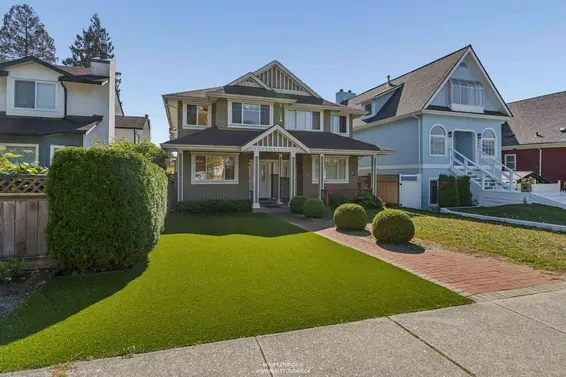 247 East 19th Street, North Vancouver