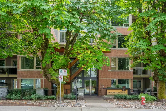 319 119 West 22nd Street, North Vancouver