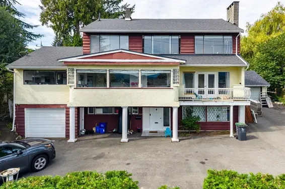 787 Roslyn Boulevard, North Vancouver