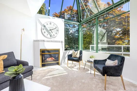 205 565 17th Street, West Vancouver