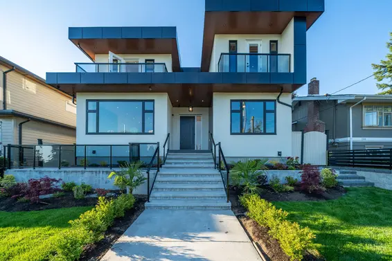 214 West 24th Street, North Vancouver