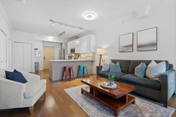 403 857 West 15th Street, North Vancouver