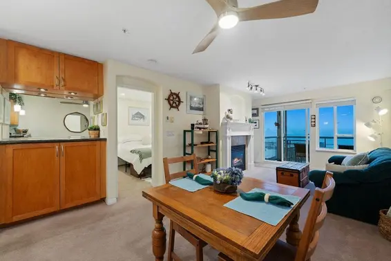 308 333 East 1st Street, North Vancouver