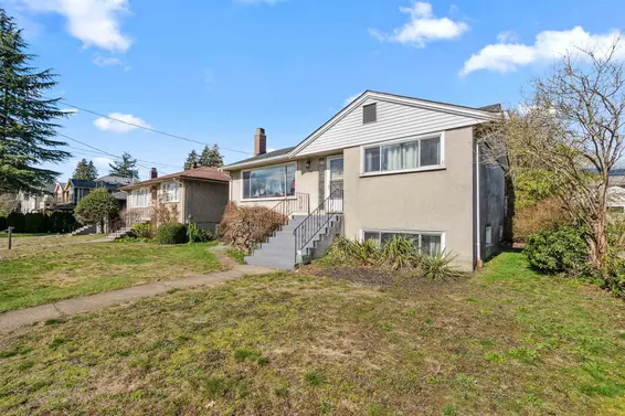 432 East 13th Street, North Vancouver For Sale - image 3