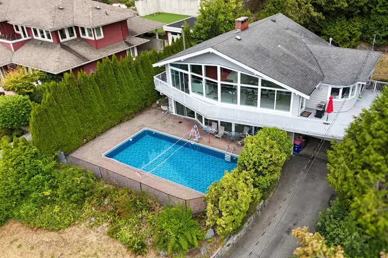 1725 Rosebery Avenue, West Vancouver