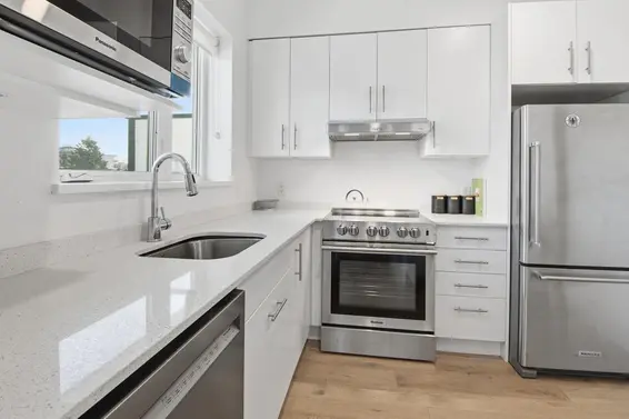 405 2137 Chesterfield Avenue, North Vancouver