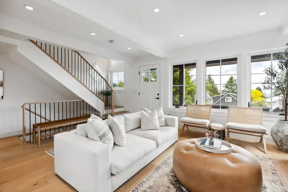230 East 28 Street, North Vancouver