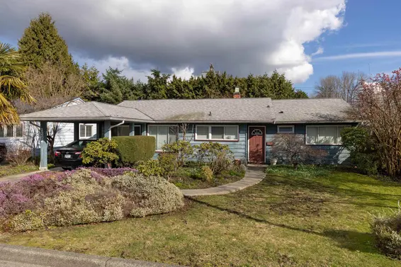 1202 Pinewood Crescent, North Vancouver