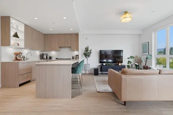 311 707 East 3rd Street, North Vancouver