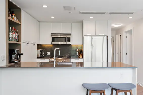 807 1401 Hunter Street, North Vancouver