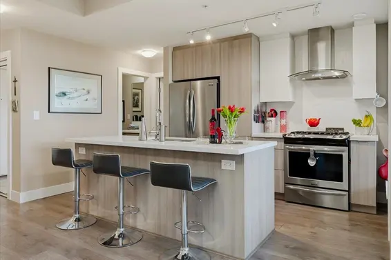 411 3602 Aldercrest Drive, North Vancouver
