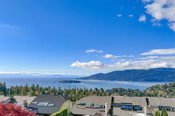 5446 Meadfeild Lane, West Vancouver