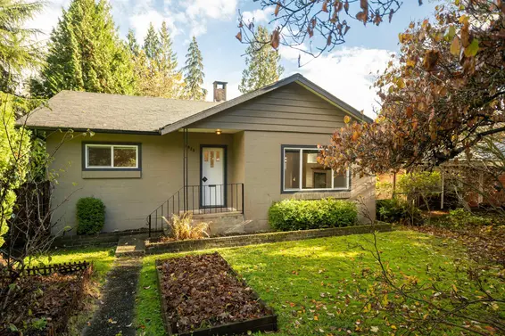 1858 Deep Cove Road, North Vancouver