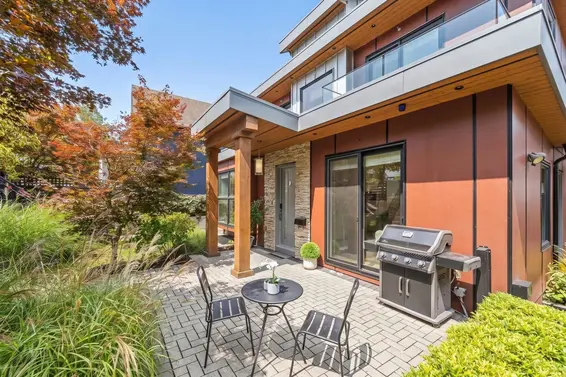 2 233 West 5th Street, North Vancouver