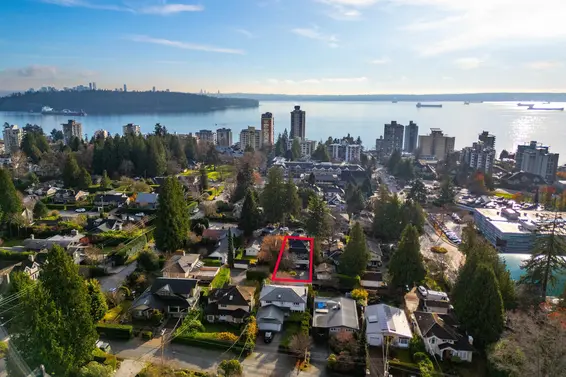 2047 Fulton Avenue, West Vancouver For Sale - image 2