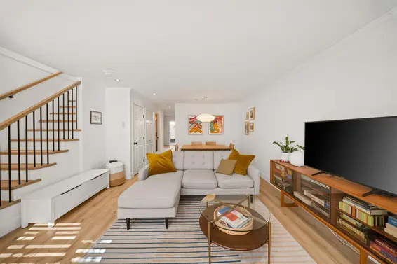 18 222 East 5th Street, North Vancouver