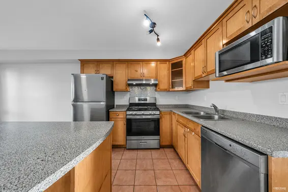 1 910 West 16Th Street, North Vancouver For Sale - image 10