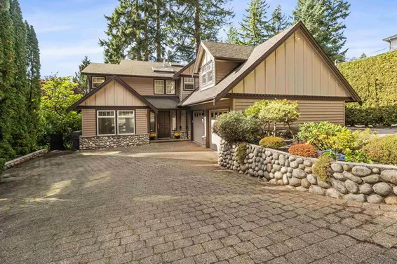 4047 Woodbury Avenue, North Vancouver