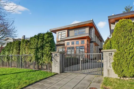 2 252 East 19th Street, North Vancouver