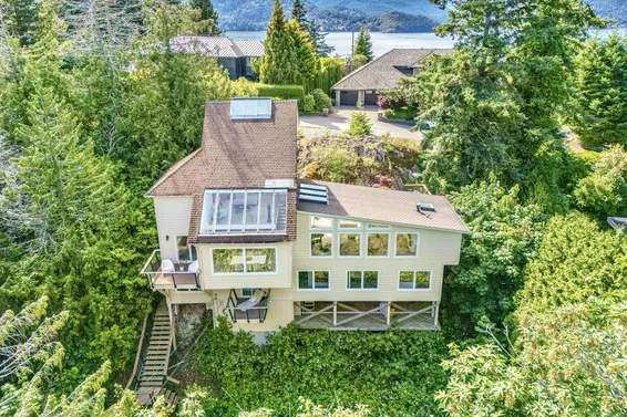 6236 Summit Avenue, West Vancouver