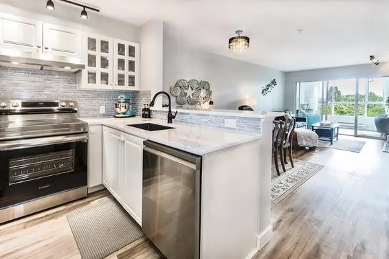 305 155 East 3rd Street, North Vancouver
