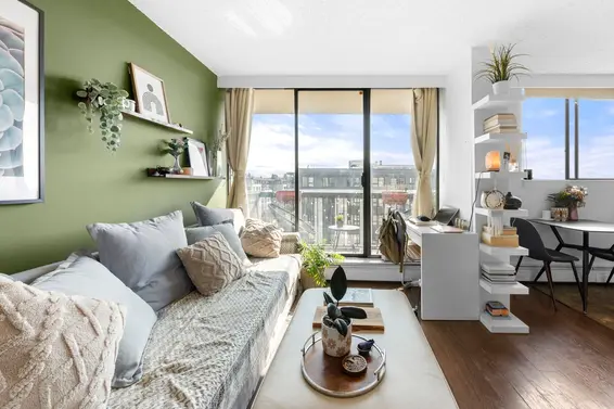 706 145 St. Georges Avenue, North Vancouver