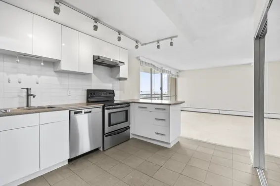 1610 2016 Fullerton Avenue, North Vancouver