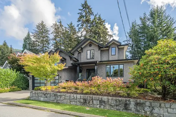 4664 Highland Boulevard, North Vancouver