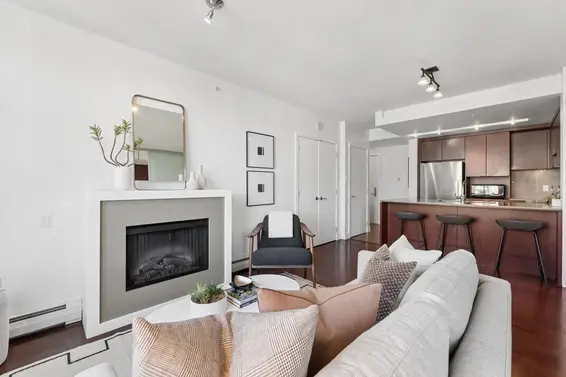 1101 158 West 13th Street, North Vancouver