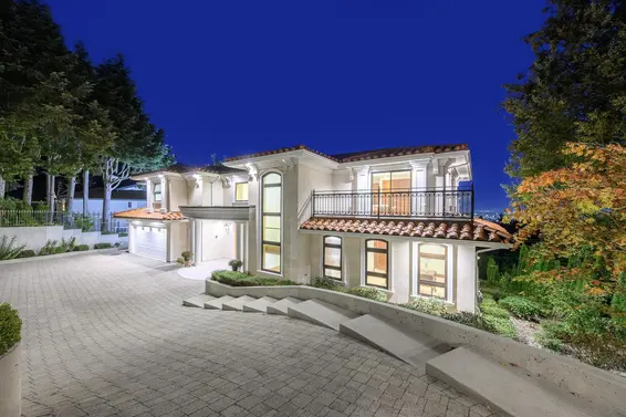 618 Hawstead Place, West Vancouver