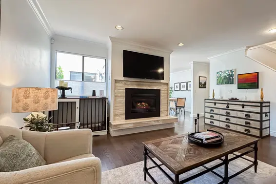 1 226 East 10 Street, North Vancouver