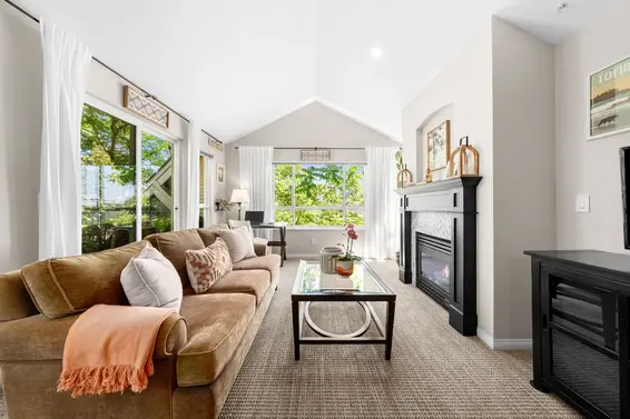 303 365 East 1st Street, North Vancouver