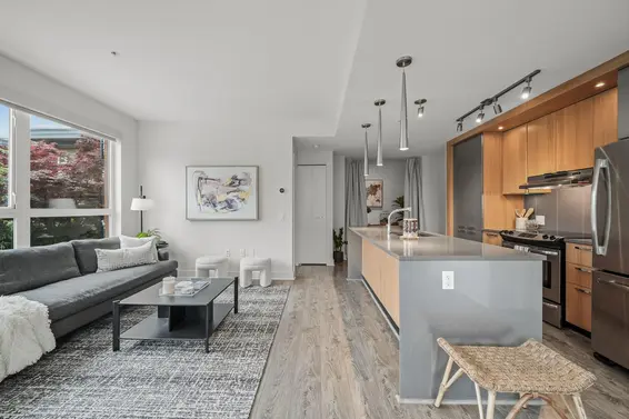 309 733 West 14th Street, North Vancouver