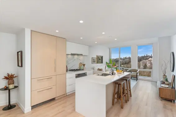 1509 1500 Fern Street, North Vancouver